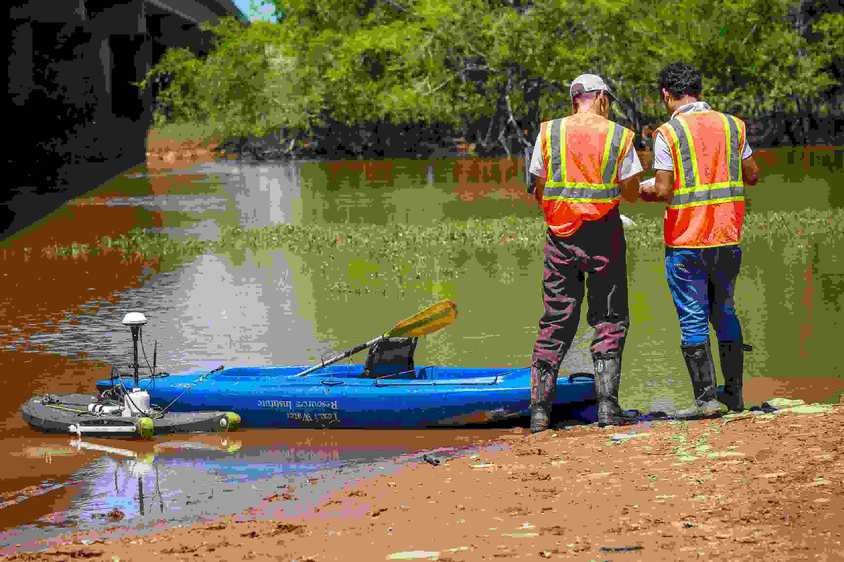 TWRI staff prepare to collect data at the Angelina River. Photo by Ed Rhodes. 